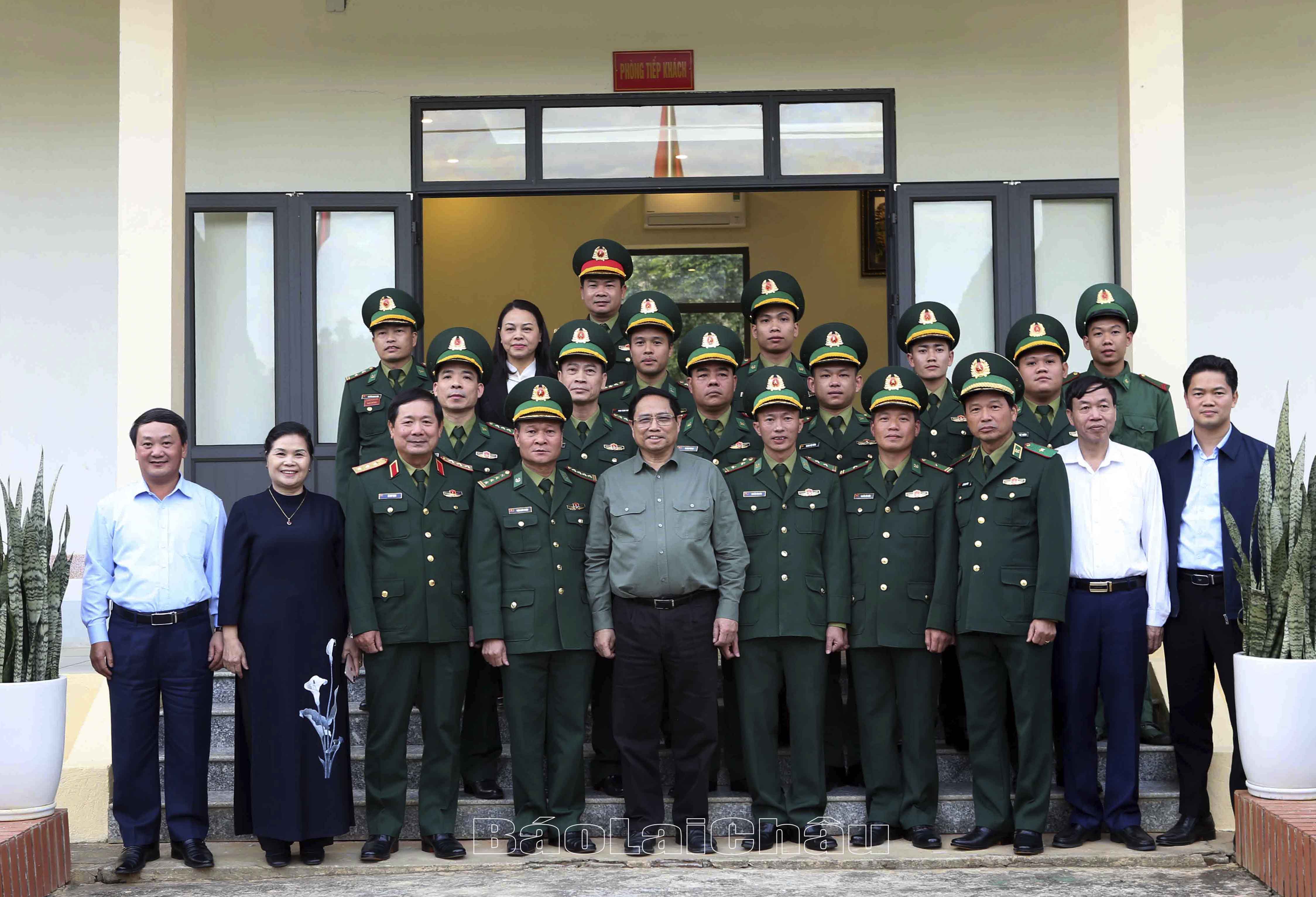 chụp ảnh lưu niệm